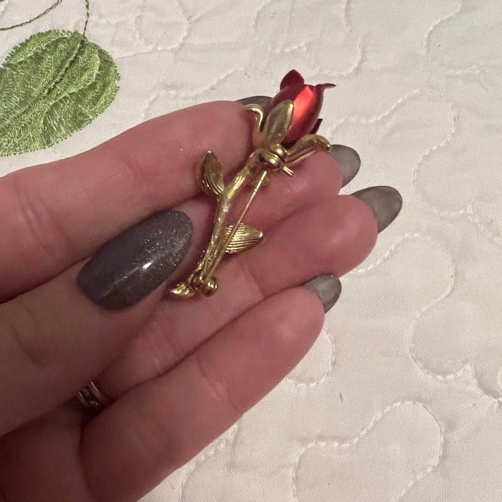 Red Rose Brooch 🌹 - Picture 4 of 4